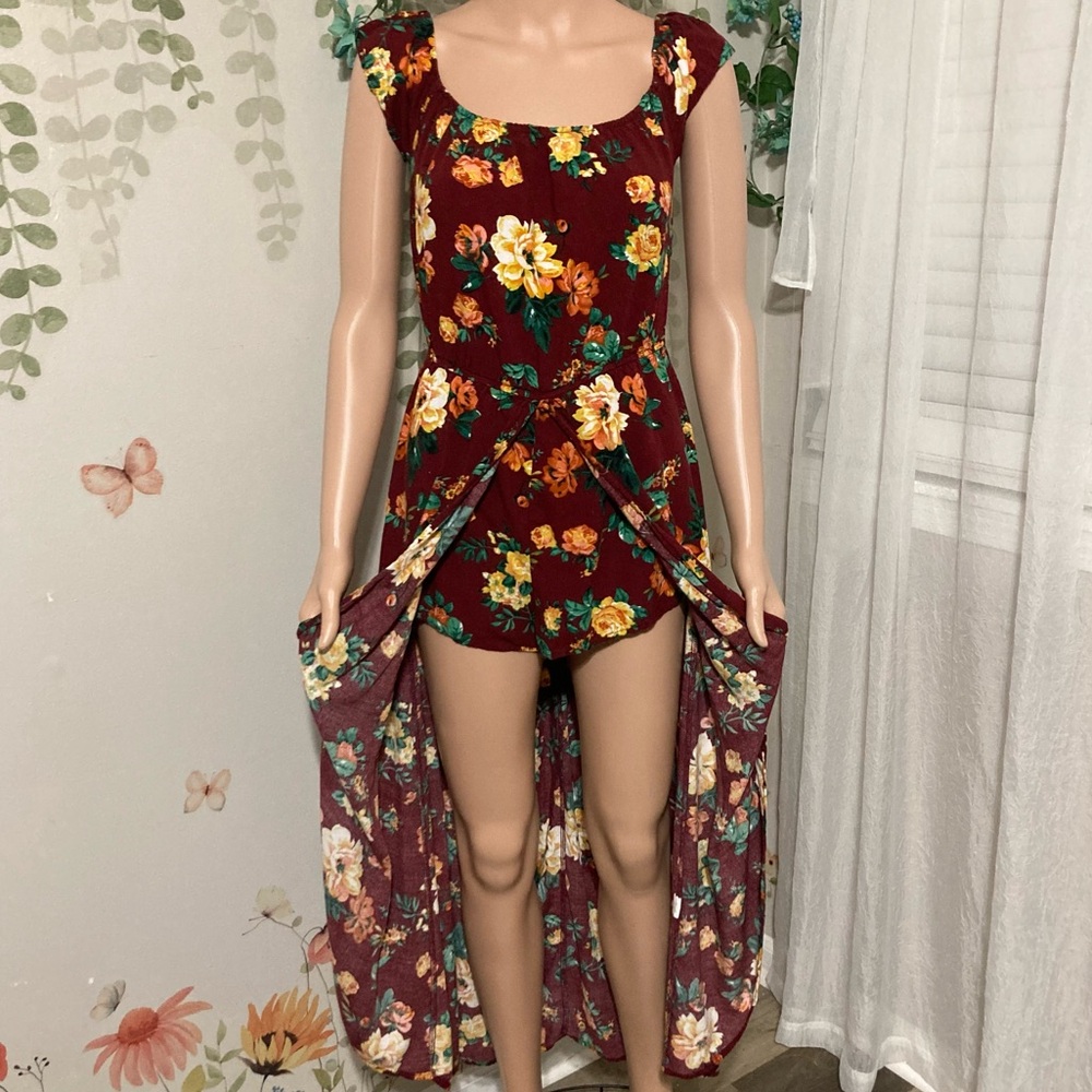 💎 (4/$30) Sz L Floral Burgundy Romper Dress
